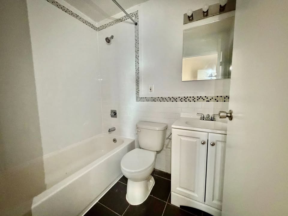 1 Bed 1 Bath Apartment/condo interior
